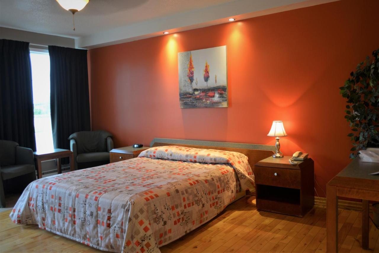 Motel Quatre Saisons Forestville Exterior foto